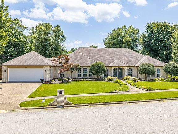 3rd image of 2412 Fianna Way