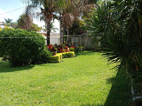 5th image of 913 SE 15th Ct