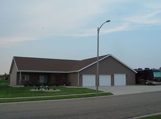 5118 Hitchcock Dr, Bismarck, ND 58503