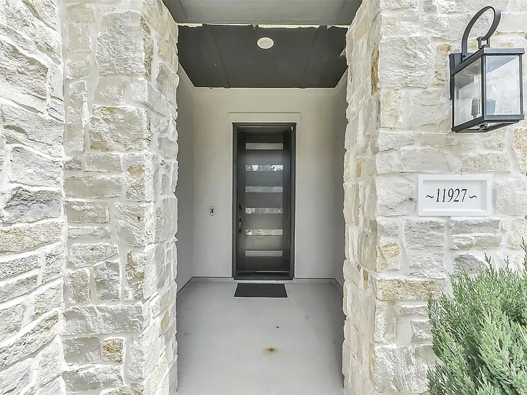 11927 Carillon Forest Dr — Photo 2