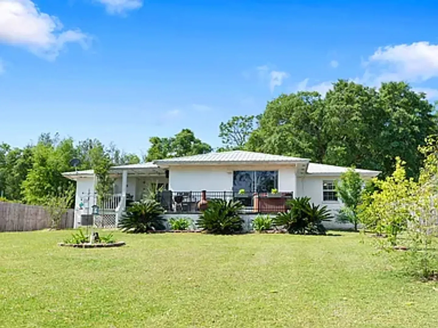 3 Bedroom/2 Bath Lakefront Home — Photo 4