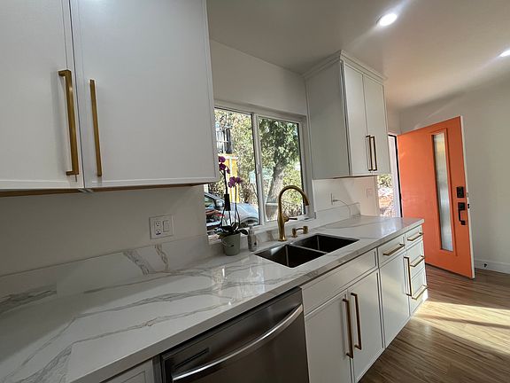 4th image of 505 S Vine St #505