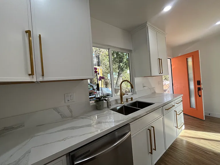 505 S Vine St #505 — Photo 4