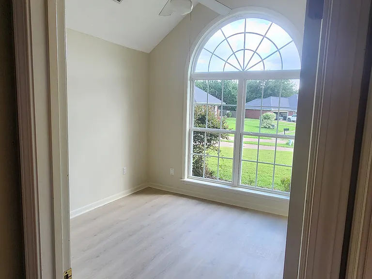 2nd Bedroom, new Vinyl Plank Flooring