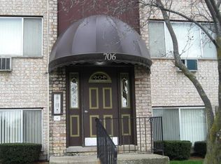 706 W Ivanhoe Ln APT 2B, Mount Prospect, IL 60056