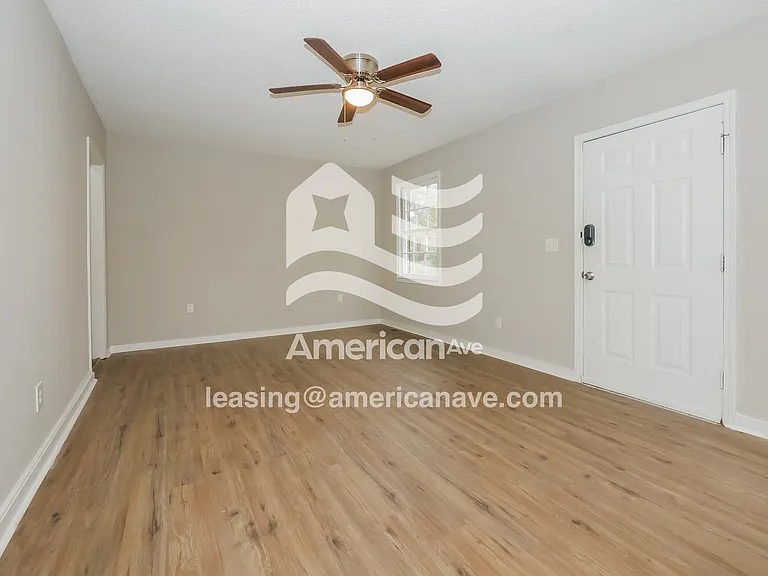 27477_002_wm_-_living_room_13337948.jpg