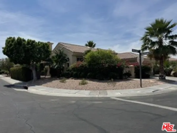 78649 Waterfall Dr, Palm Desert, CA 92211