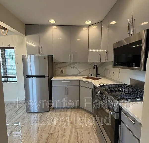 77 E Santa Barbara Rd — Photo 5
