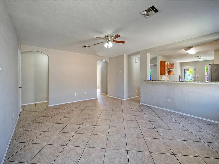 913 Dexter Dr — Photo 11