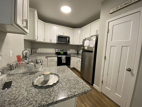 3rd image of 2916 30th Ave S #B