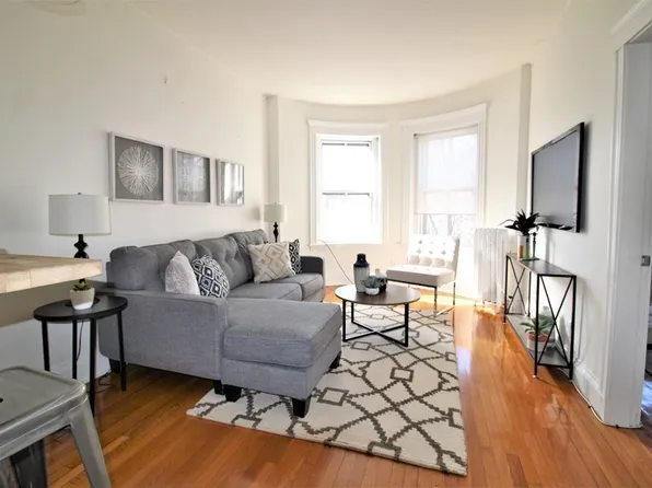 32 Winchester St APT 8, Brookline, MA 02446