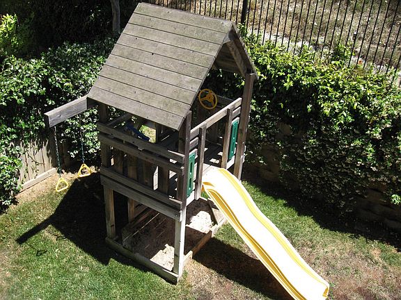 Play structure can stay or be removed