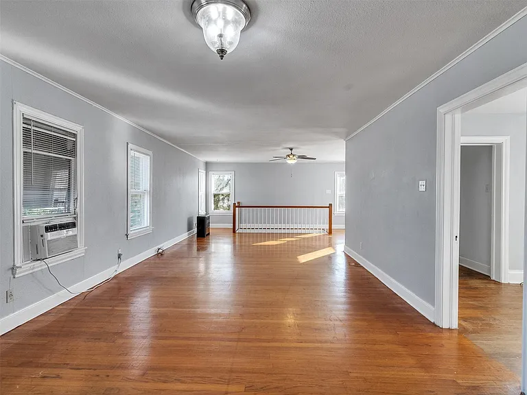 5019 Avenue M 1/2 — Photo 18