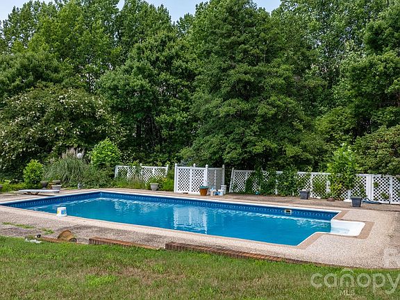2nd image of 1335 36th Avenue Dr NE