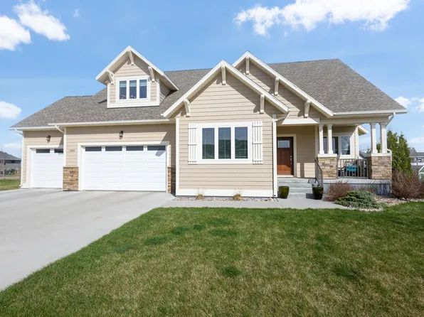 1303 Keystone Cir, Brookings, SD 57006