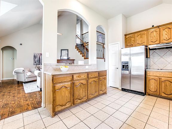 5th image of 933 Matagorda Ln
