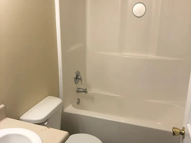 618 College St SW — Photo 6