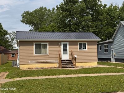 421 8th St SE, Watertown, SD, 57201