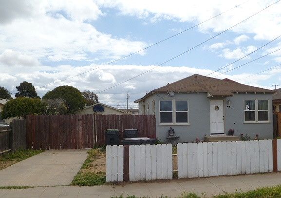 1st image of 412 N Oakley Ave