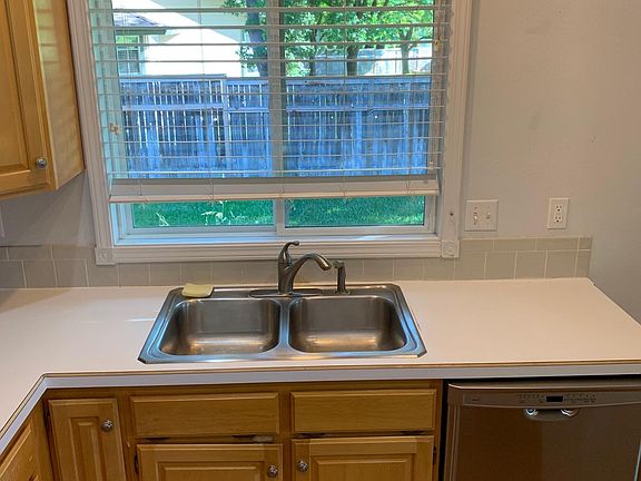 3rd image of 4853 N Anchor Ave