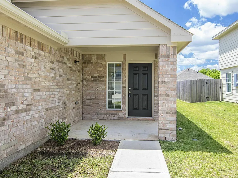 6306 Heffernan St — Photo 7
