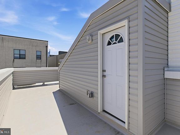 5th image of 1511 W Flora St