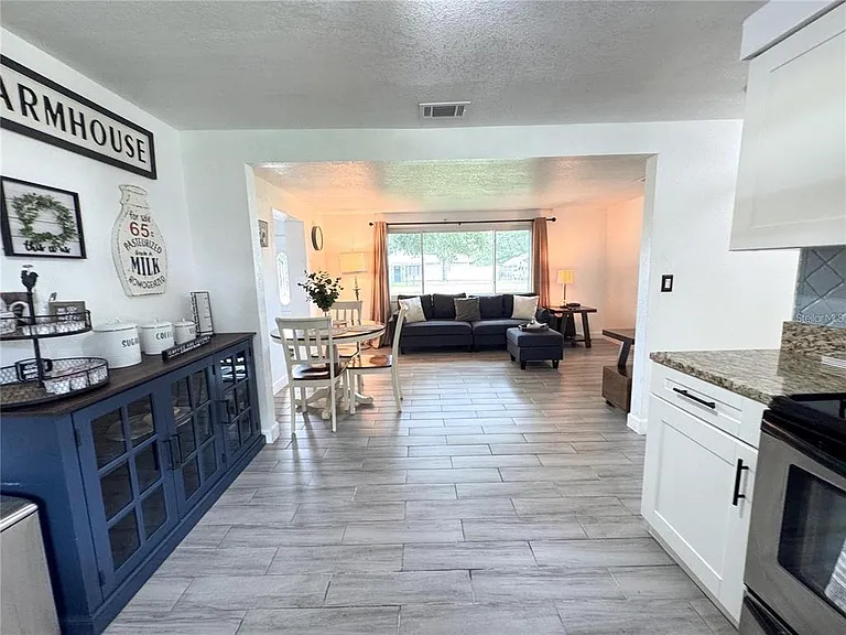 9616 Pine Ridge Ave — Photo 8