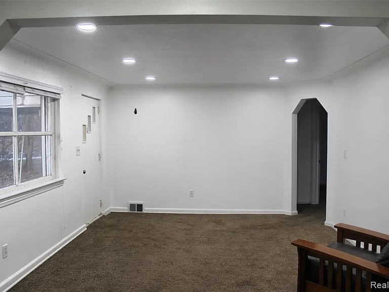 1253 Atkinson Ave — Photo 7