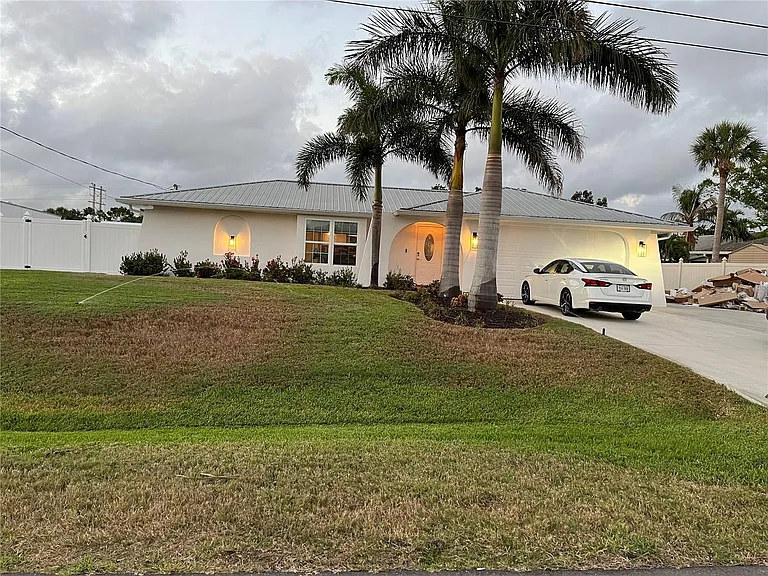 670 Coral Dr — Photo 1