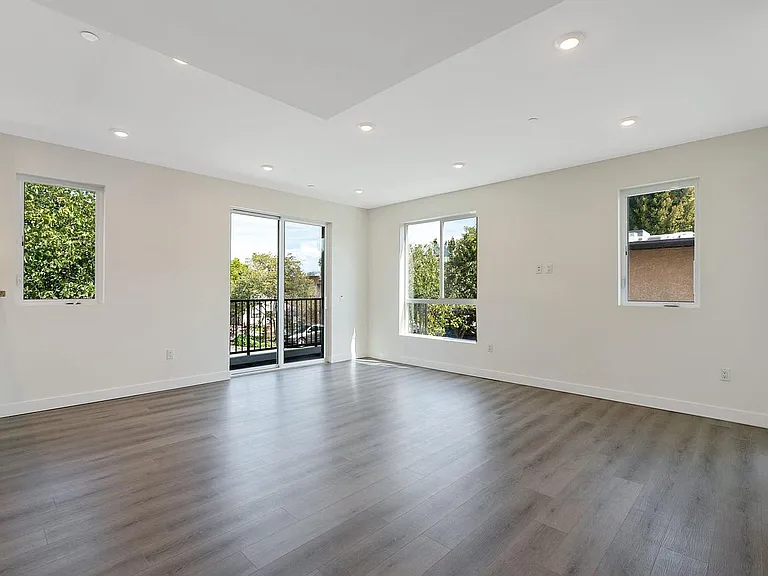 14228 Delano St #0 — Photo 16