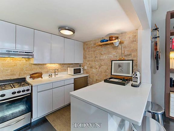 4th image of 100 W 15th St APT 3D