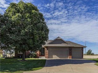 825 N Crest Ct, Wichita, KS 67206