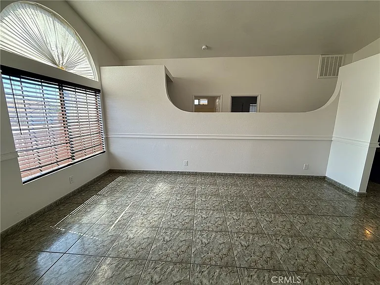 834 Shana Ct — Photo 10