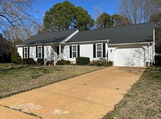 4 Bennett Farm Rd, Poquoson, VA 23662