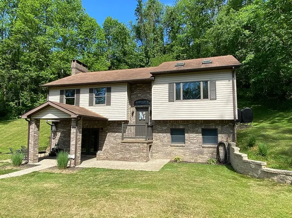 7 Crow St, Coal Center, PA 15423