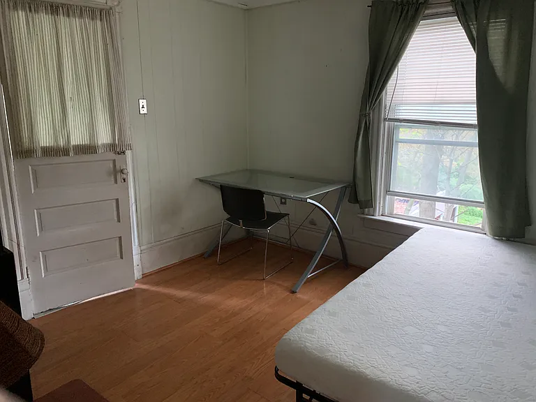 437 Clarendon St — Photo 10