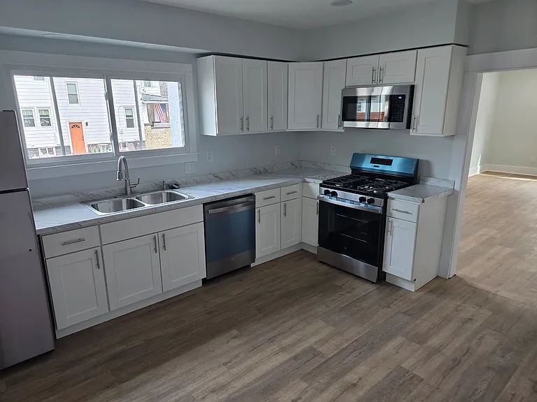 1807 Riverview Dr — Photo 9