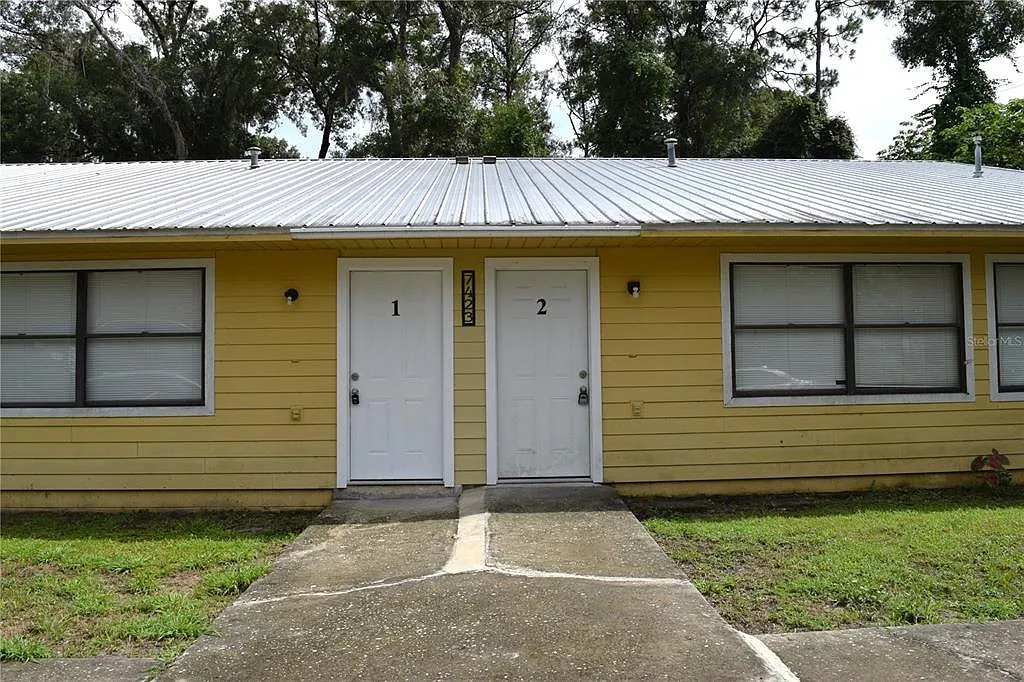 2 bed, 1.0 bath, 823 sqft, $1,200 — Photo 1