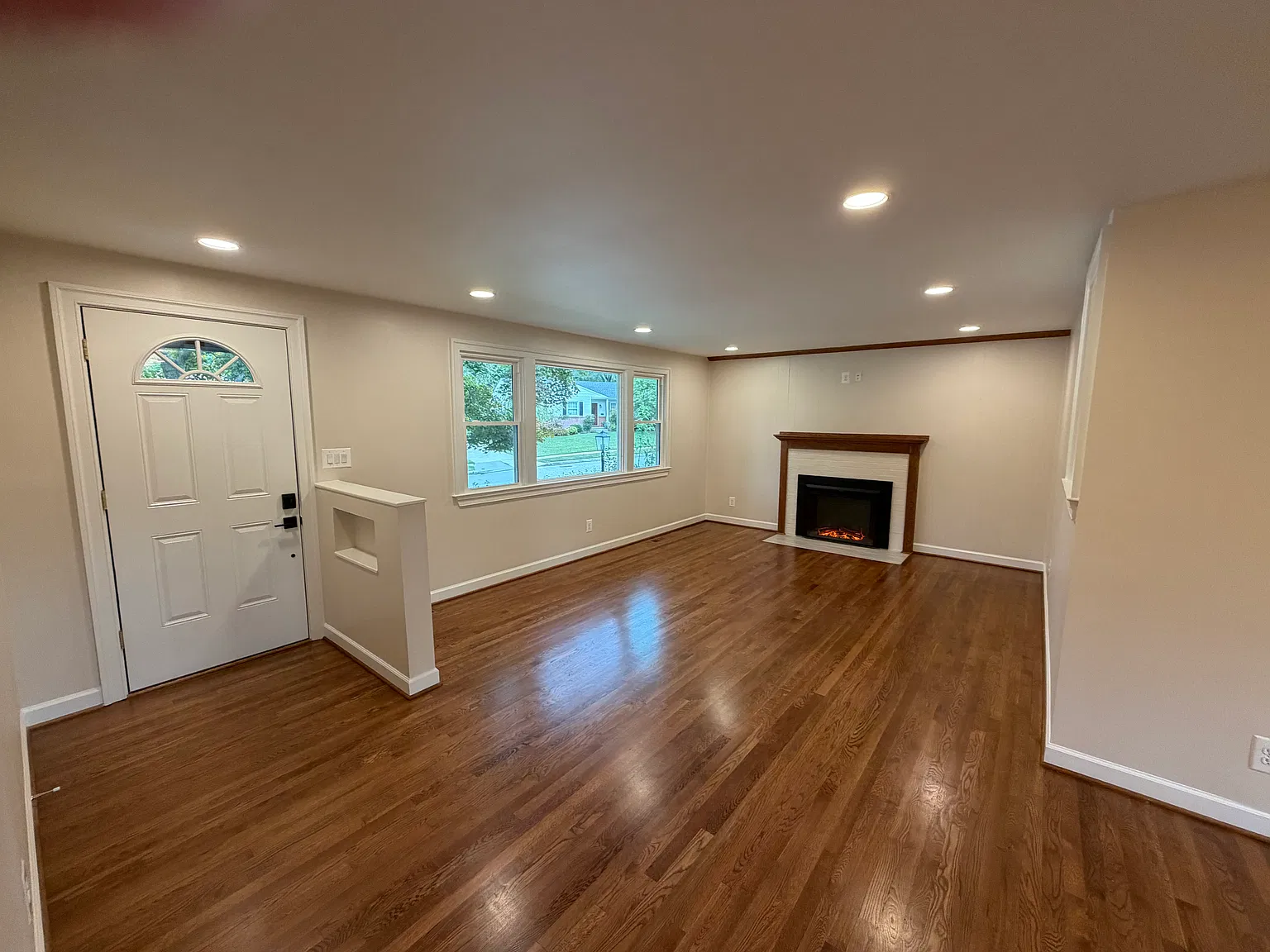 4 bed, 3.5 bath, 2350 sqft, $4,099 — Photo 4