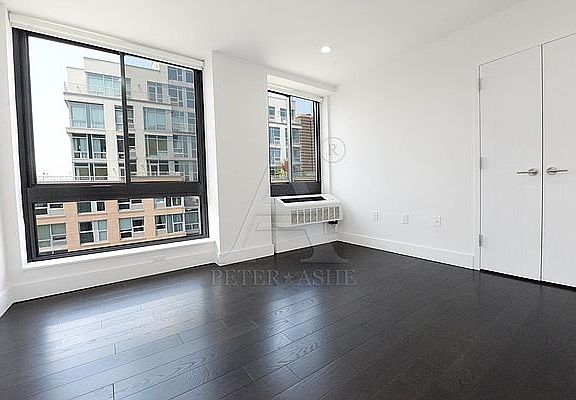 4th image of 2183 3rd Ave #302