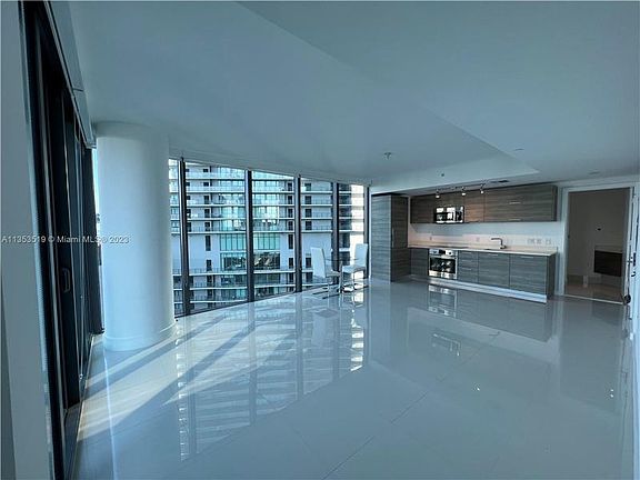 5th image of 650 NE 32nd St Unit 1008