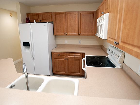 3rd image of 3940 Pomodoro Cir #203-1