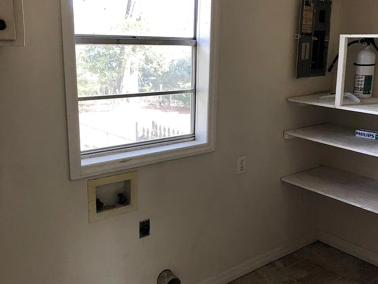 526 Glenview Dr — Photo 8