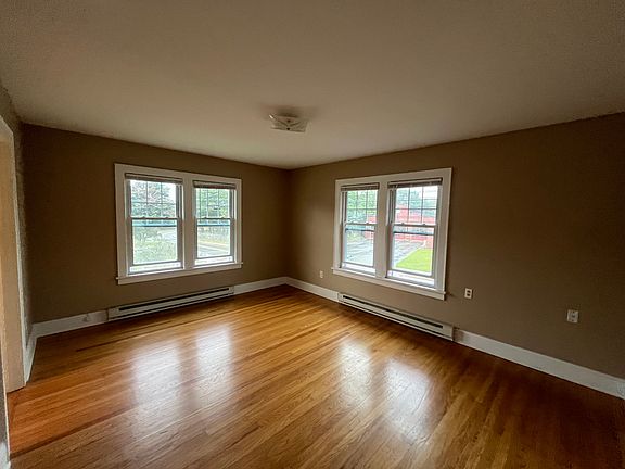 2nd image of 65 New London Rd Unit 2