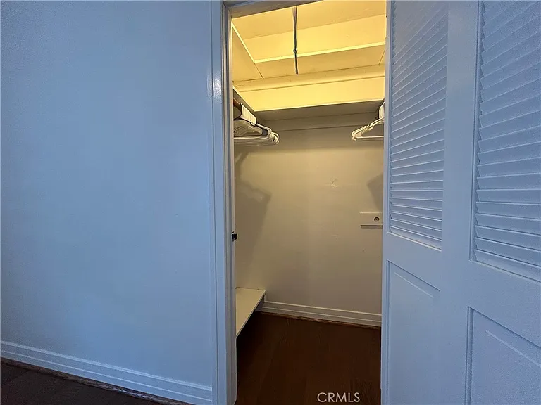 214 E Stocker St — Photo 23