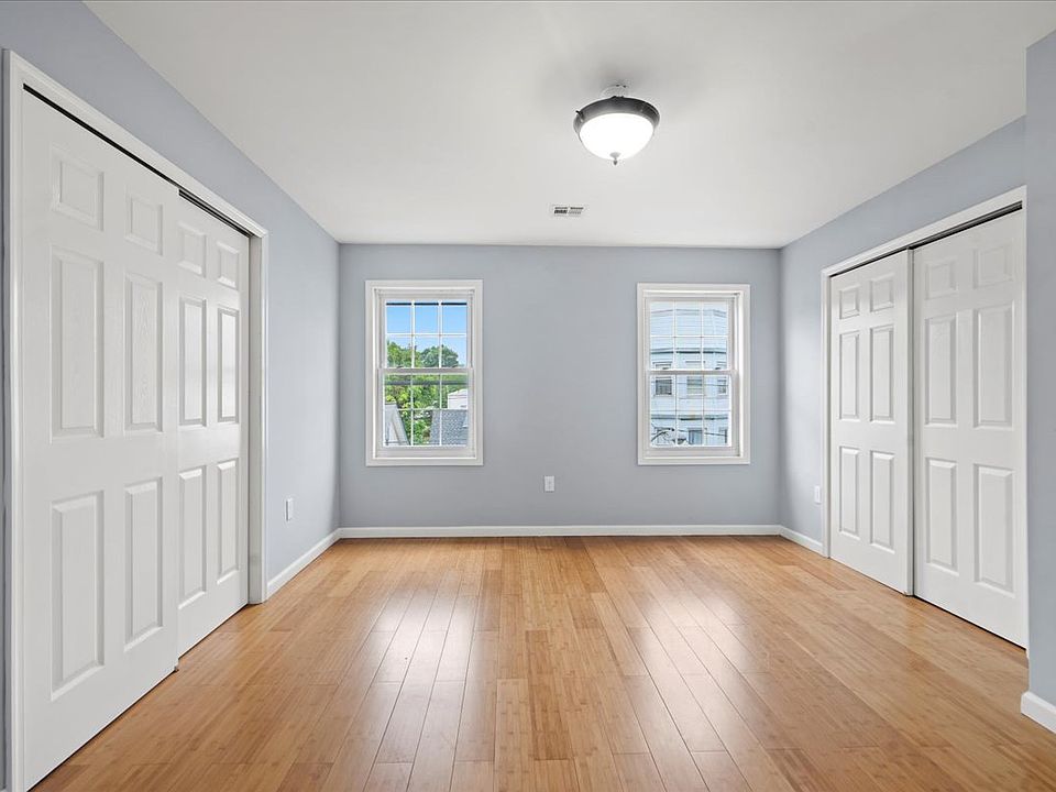 1st image of 46 Halstead St Floor 3