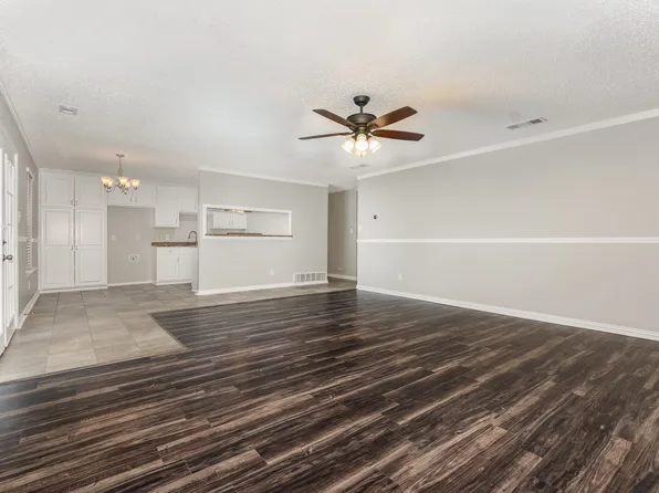 7300 Windhaven Rd, North Richland Hills, TX 76182