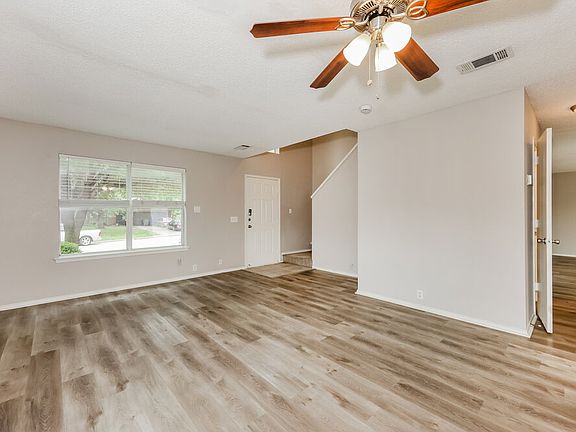 5th image of 819 Creekside Dr