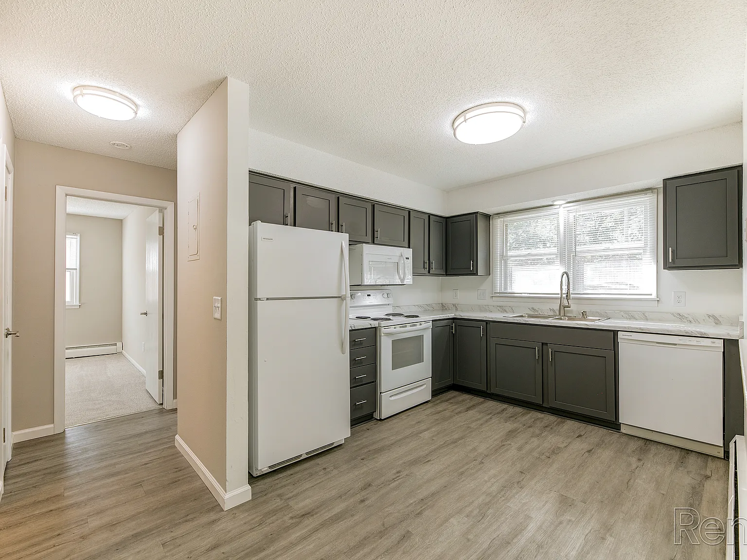 Shoreline Place Apartments — Photo 4