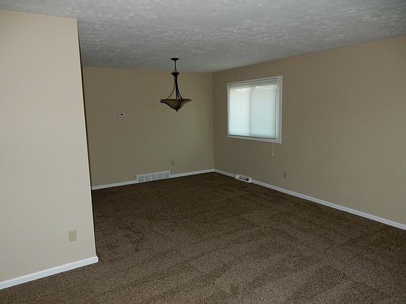 3rd image of 24011 Russell Ave